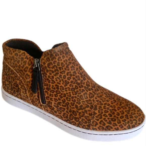 Clarks Pawley Adwin Cheetah Suede Ankle ZipUp Sneaker Leopard Bootie Women's - Picture 6 of 15